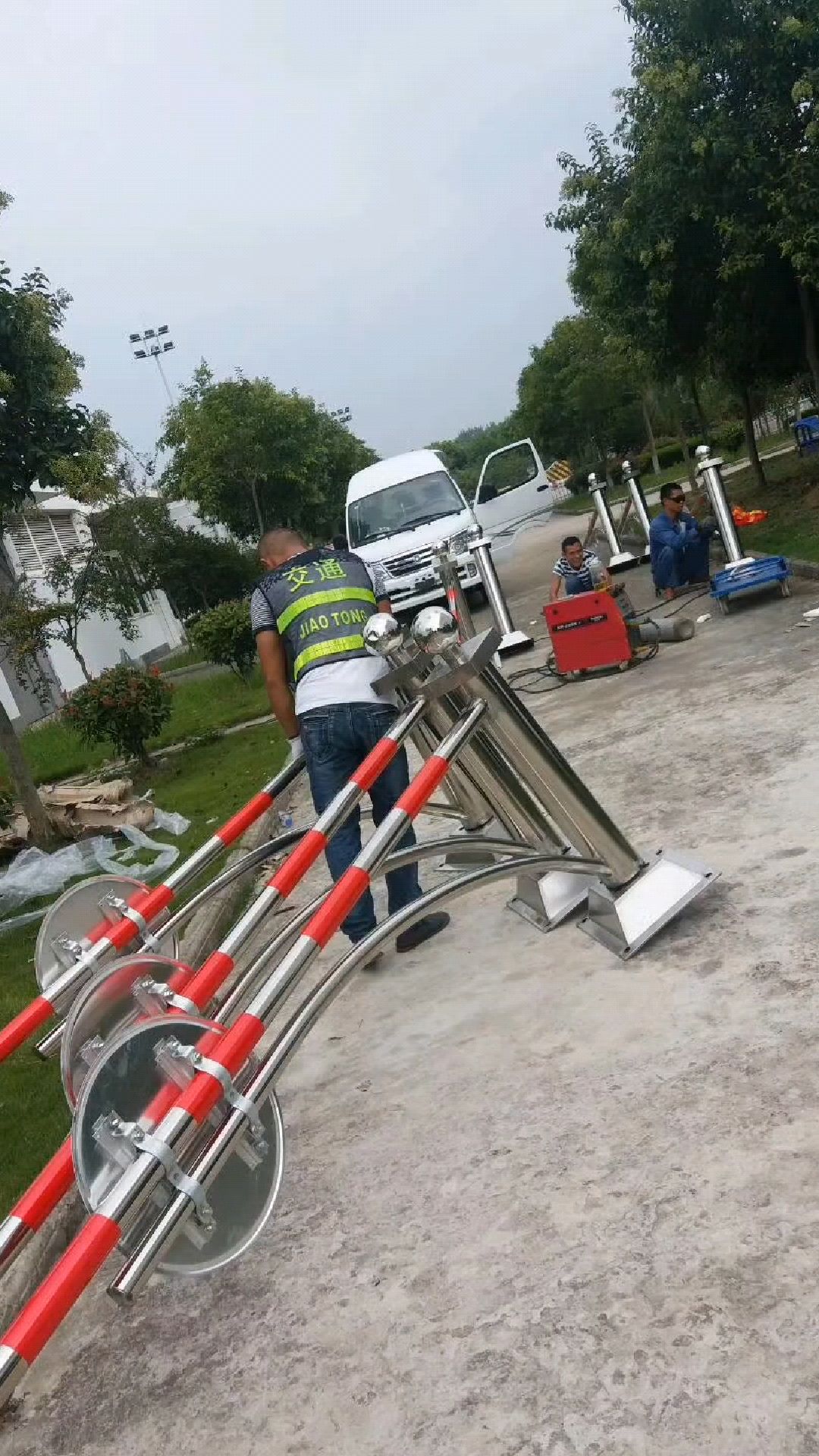 河南速發交通設施 雨雪霧手動封道欄桿機的高效應用